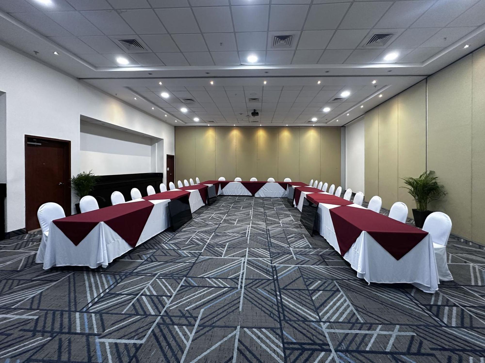 Holiday Inn Express Merida By Ihg Exterior foto